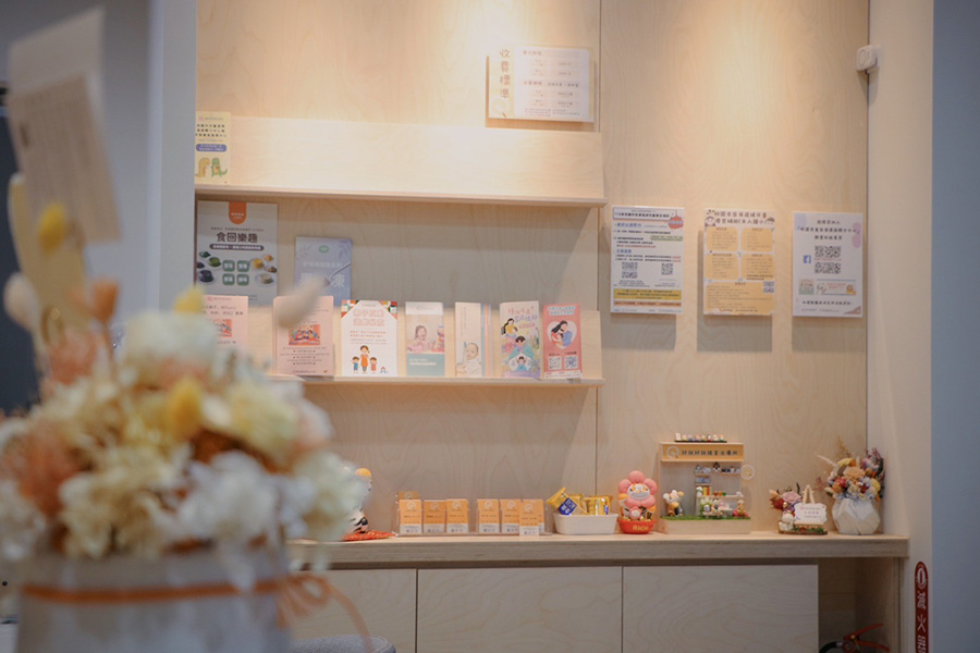 cozy-reception-area-03